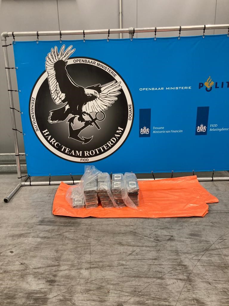 De <a href="/Douane/">Douane</a> heeft gisteren ook partijen aangetroffen in de haven van Rotterdam. Drie containers met bloembollen en bananen waarbij in de koelmotoren de cocaïne was verstopt. Maar zonder succes... Lees hier verder: <a href="/Douane/">Douane</a> <a href="/FIOD/">FIOD</a> <a href="/POL_Zeehaven/">Zeehavenpolitie</a> #HARC om.nl/organisatie/ar…