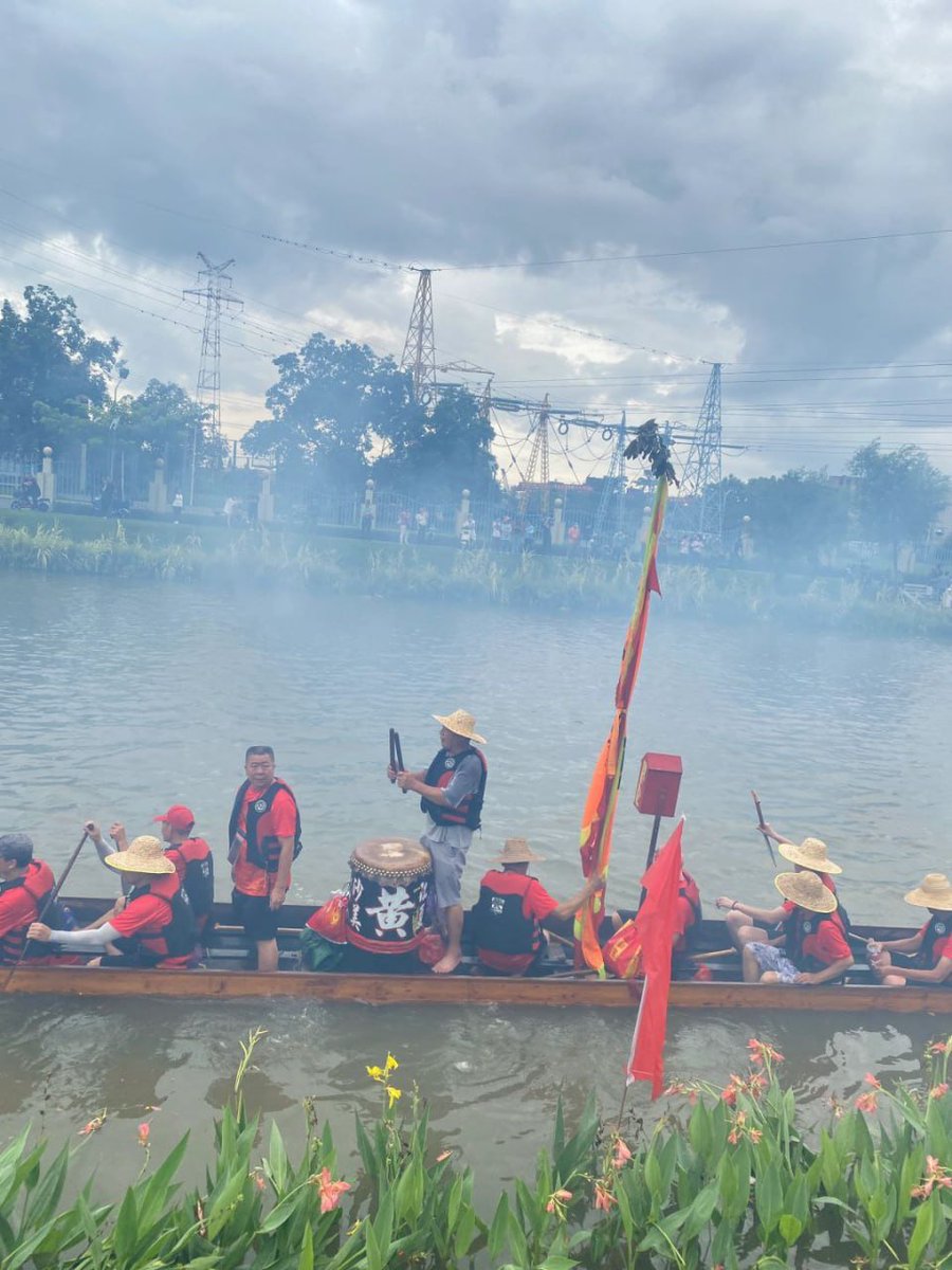 rubycalime84's tweet image. Remember the days when you were at home participating in the dragon boat festival and cheering for the boat crews