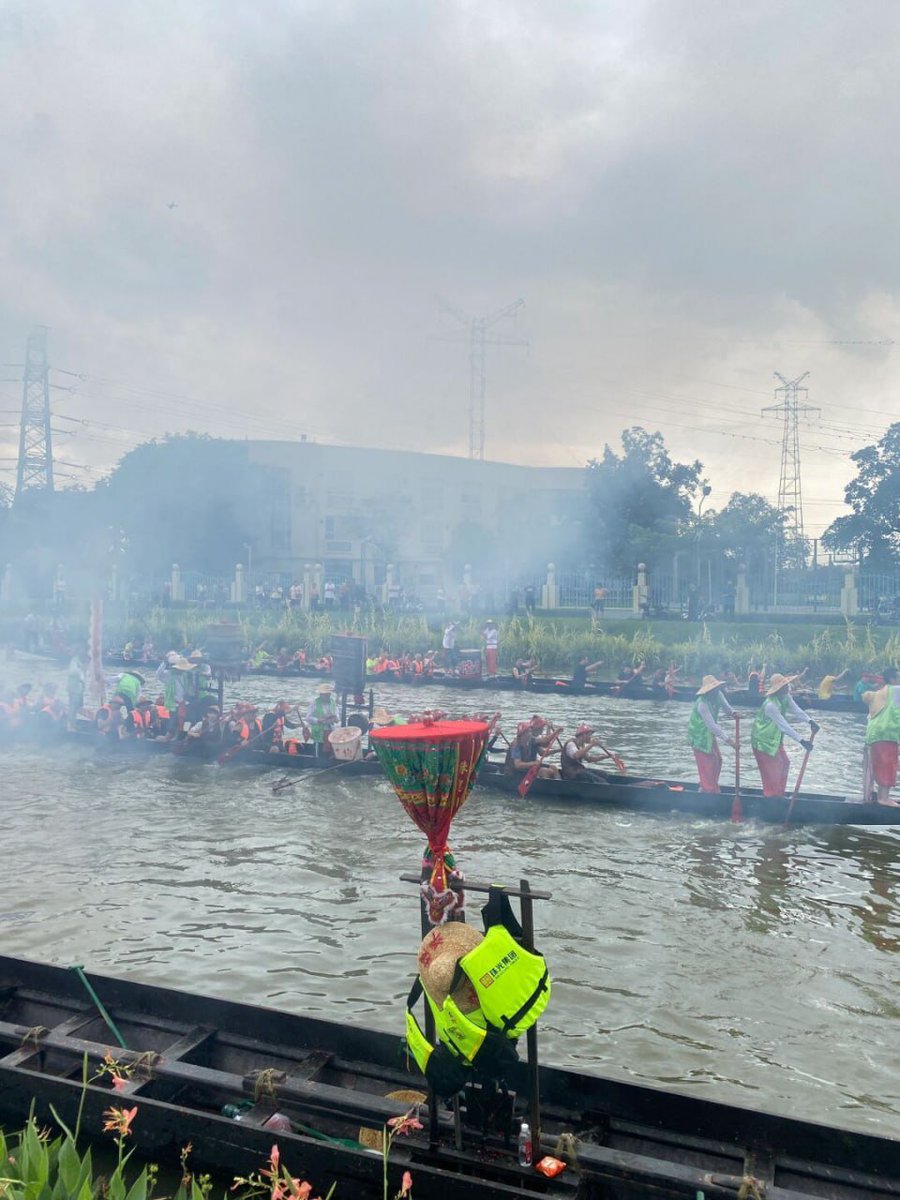 rubycalime84's tweet image. Remember the days when you were at home participating in the dragon boat festival and cheering for the boat crews