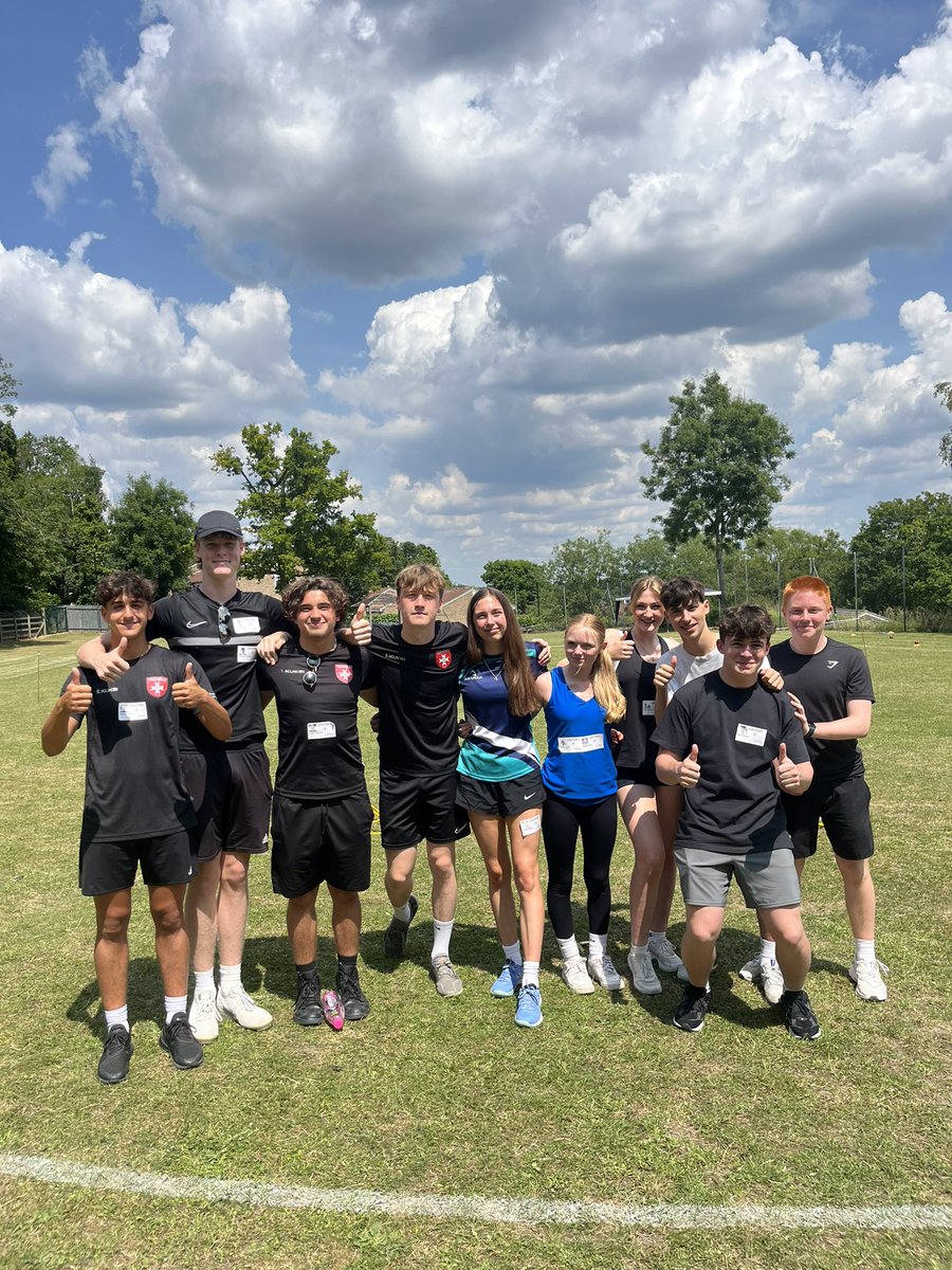 RiddlesdownPE's tweet image. The year 12s turn to help out at a primary school sports day today! They were absolutely fantastic despite the heat 🥵 and a great help at @CourtwoodSchool 🙌🏻 a real credit to themselves - well done to all! #inspirethenextgeneration #youngleaders