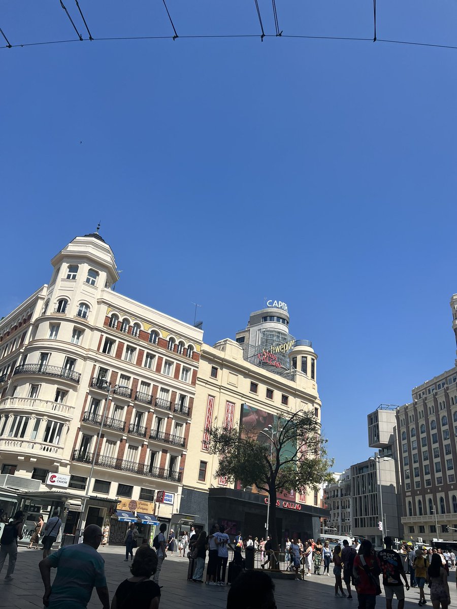 SAHS Modern Languages 🇫🇷🇪🇸 tweet media