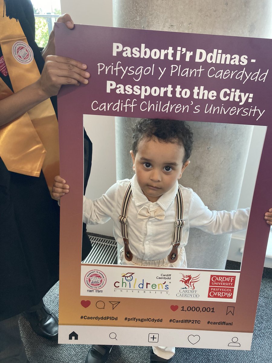 iamcardiffuni's tweet photo. Making those all important graduation memories. Even little bro wants in on the action 🥰 #CardiffP2TC
#Cardiffuni https://t.co/3kLWUGUxp2