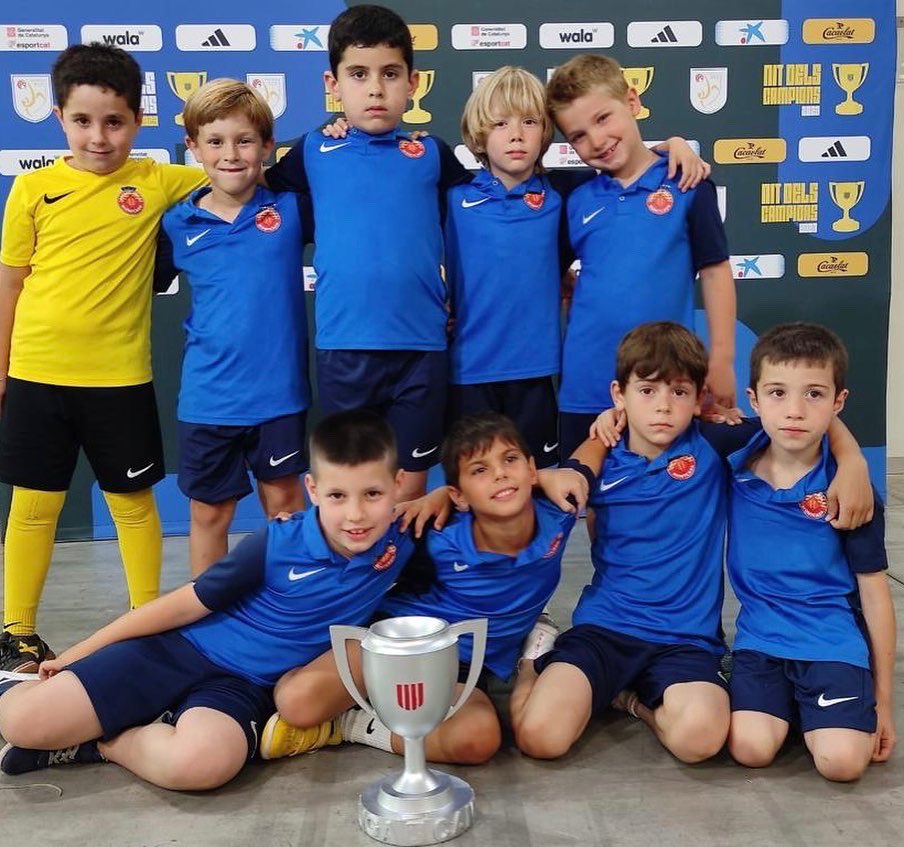 fsmontcada's tweet photo. ‼️NIT DELS CAMPIONS‼️

En el día de ayer se celebró como cada final de temporada la NIT DELS CAMPIONS de la @fcf_cat . Fueron a recoger sus trofeos de campeones las  siguientes categorías:

🔹Benjamin A
🔹Mini Pre-Benjamín 
🔹Alevín B

Enhorabuena equipos!! Gran temporada! ⚽️💙 https://t.co/9JNFy1KijT