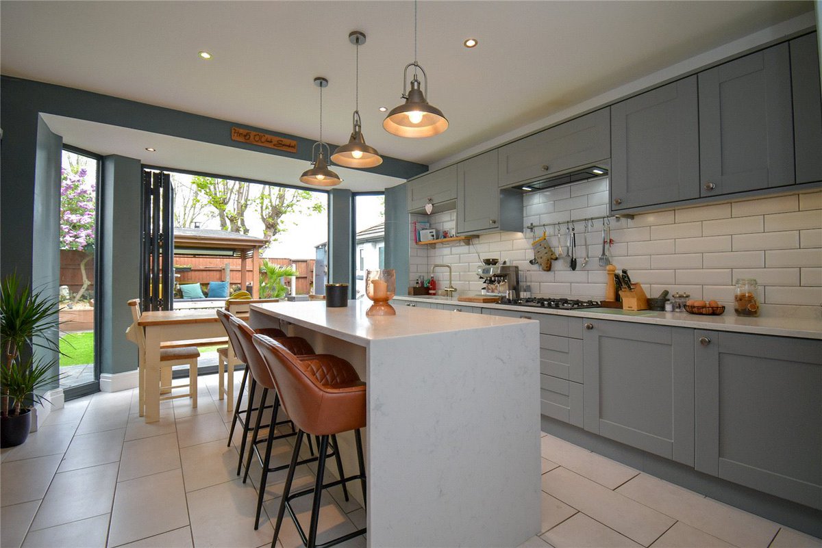 📍Spring Vale, Wallasey Village

💵 £425,000

🏡 Set in a quiet close with a garden opening out into &amp; views over Harrison Park. This wonderful family home comes with five well-sized rooms, stunning kitchen-diner, large receptions, a beautiful landscaped garden and stunning decor