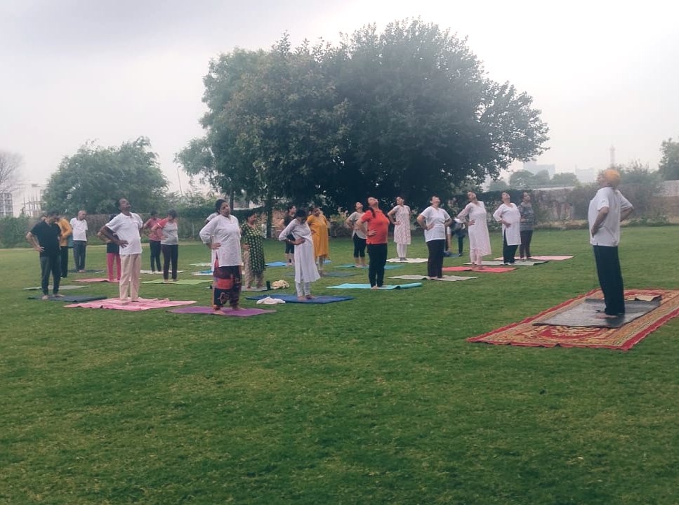 🧘‍♀️🌞 Celebrating #YogaDay2023 at Time Residency! Residents came together to embrace wellness, find inner peace, and connect mind, body, and soul. Thank you to all participants for making it a memorable and rejuvenating experience! #YogaForAll #WellnessCommunity