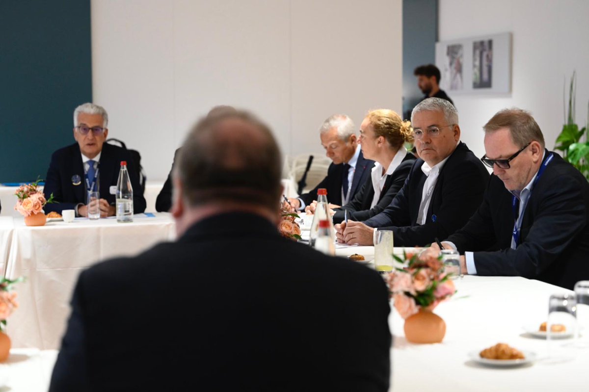 DG_Armement's tweet photo. #SIAE2023 |
Le salon du #Bourget permet de rencontrer nos industriels pour échanger autour des enjeux de production liés à la #LPM24_30
Nous avons même eu l'opportunité de rencontrer le ministre délégué chargé de l'industrie @Rolandlescure, de passage au salon
#ActionPME @DGA https://t.co/GEUBhtC4Pv
