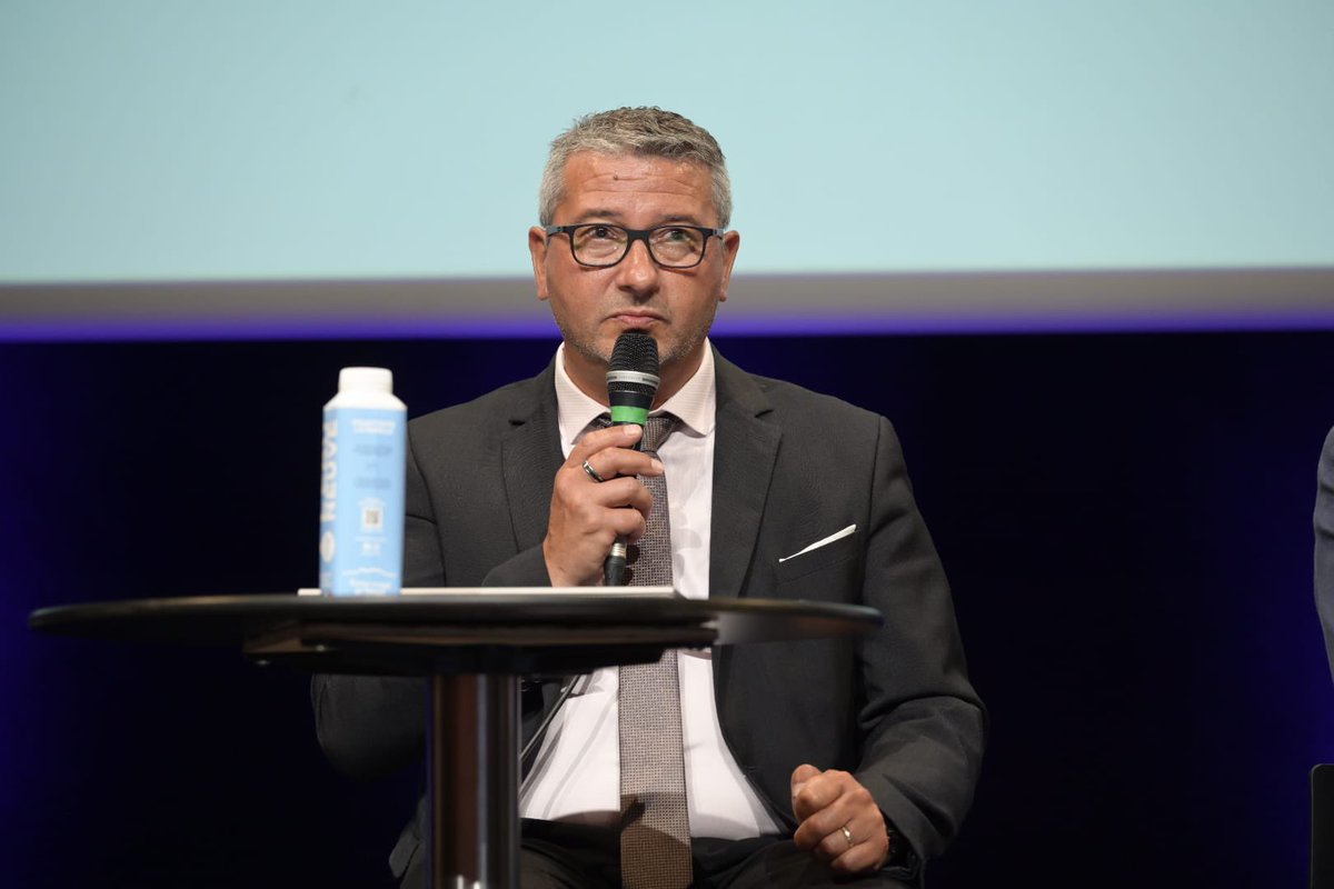 capeb_fr's tweet photo. 🔎 80% des logements de 2050 sont déjà existants aujourd’hui, le marché de la #rénovation sera un fort un levier de croissance. Pres de 30 ans de travail attendent les entreprises artisanales du #bâtiment !  #JPC2023 https://t.co/QzjFIcVdbY