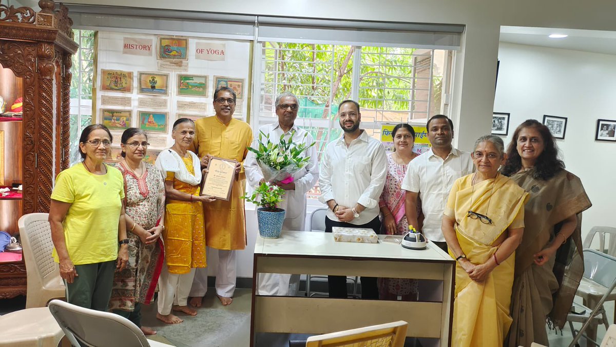 MCPSS- Felicitated World Famous Iyengar Yoga Institute- Director. Shri. Prashantji Iyengar on Occasion of  #InternationalYogaDay
जागतिक पातळीवरील प्रसिद्ध अय्यंगार योग इन्स्टिट्यूटचे विद्यमान अध्यक्ष श्री प्रशांत अय्यंगार यांचा सत्कार <a href="/Yoga_Journal/">Yoga Journal</a> <a href="/IyengarYoga1/">Iyengar Yoga</a> @IyengarYogaAU