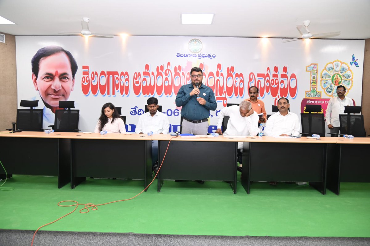 Collector_MNCL's tweet photo. "అమరుల సంస్మరణ దినోత్సవం" సందర్బంగా ఏర్పాటు చేసిన కార్యక్రమంలో పాల్గొని వారి కుటుంబాలను సన్మానించి తర్వాత వారితో కలిసి భోజనం చేసిన జిల్లా కలెక్టర్ బాదావత్ సంతోష్ గారు.
@TelanganaCMO https://t.co/gE1AmEqrBm