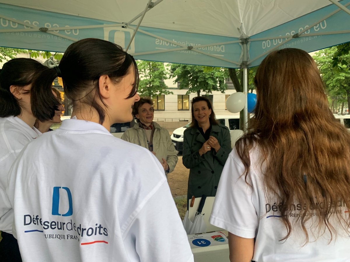 Défenseur des droits tweet media