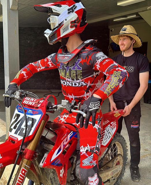 Tim Gajser gaat zijn rentree maken in de Grand Prix, dit zal gebeuren in Loket 🇨🇿 #TheHoleshotAward - 🇳🇱 Account is #PoweredbyKEMCO #Letsdropthegate #Thisismoto #TheMotocrossAccount #TheMXInsidernl #Motocross #MXGP #MXGPCzech