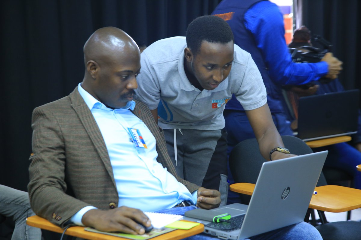TheDebunkShow's tweet photo. Special Shout Out to our fact-checkers and Trainers of the day.

Our lead trainers @RukiaNabbanja and @Eddmk1  have been trained by @africacheck for this program

#factcheckingtraining https://t.co/GT2NEnbskz