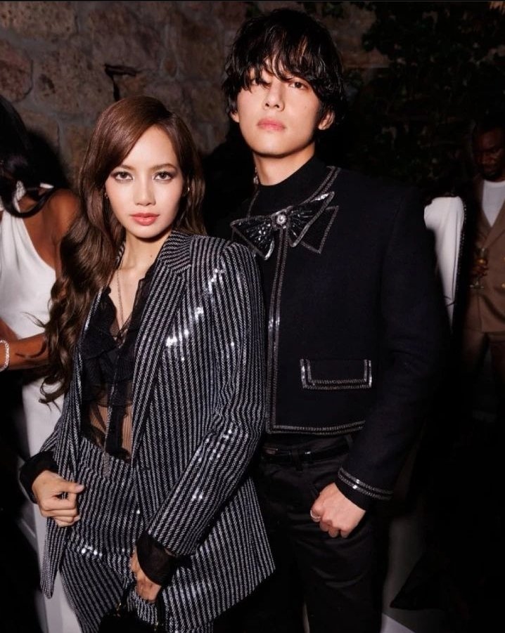 Tae and Lisa are said to be going to Paris
Celine will hold a fashion show on July 2, I hope they attend together

#TAEHYUNG #LISA #TAEHYUNGxCELINE #LISAXCELINE #taelice #taelisa #VLisa #ARMY #BLINKS #BTS #BLACKPINK