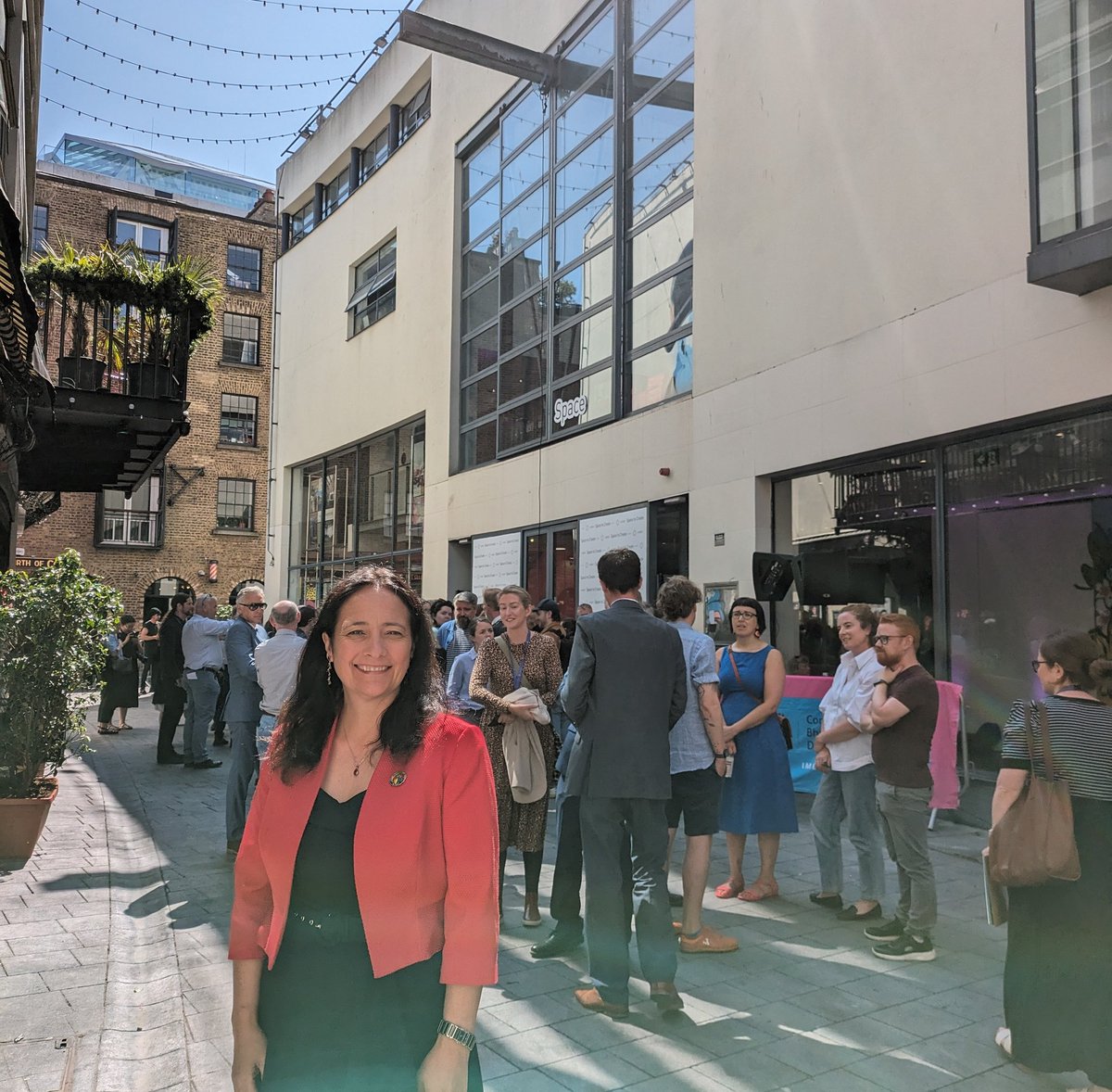 cathmartingreen's tweet photo. Just announced: 60 artist workspaces will be delivered in Dublin with €9m in funding including €3m from @DeptCultureIRL

These workspaces include refurbished buildings, all part of the new #SpaceToCreate Capital Works programme. https://t.co/ozUOC5BzbV