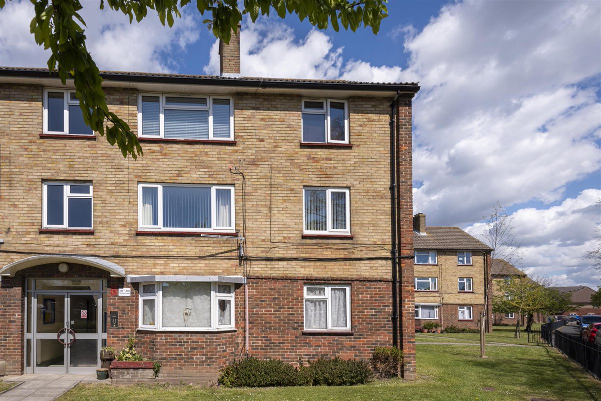 Offered #forsale by public #auction on Wednesday 19th July 

Guide Price £748,000

#Investment #property portfolio in #Portsmouth comprising 5 #apartments with tenants, current income £54,420pa

pearsons.com/auctions/north…

Call Pearsons Estate Agents Southsea 023 9273 5558