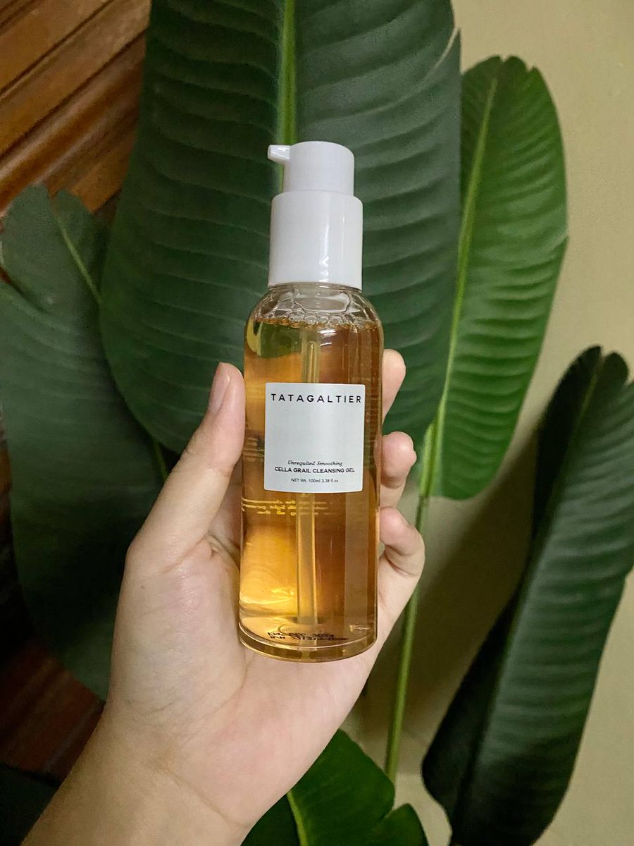 EstelaaHub's tweet photo. Weiii shilaaaarrrr serious tak percaya I dah botol kedua! Tak vibe doww yela my skin tak berani weii nak tukar2 skincare.

Tapi ini? My skin loves it! Macam I selalu kata, muka I selalu naik merah merah. Tapi cleanser ni ada soothing ingredients, lembut je weh 😭 https://t.co/qJl5Fnqhnq