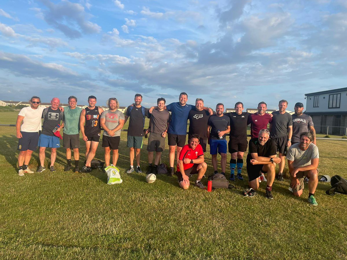 porthcawlrfc's tweet photo. Fantastic weather for our first Golden Gulls session last night. Great to see 17 have a run out.

#GoldenGulls #GullForLife #GFL
#TouchRugby #Over30s
💚🖤 https://t.co/HLMRztoRSw
