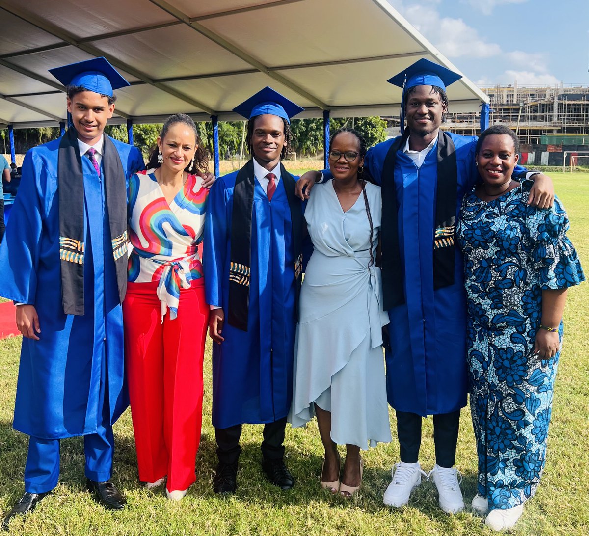 neemalugangira's tweet photo. Brothers since Kindergarten to Grade 12 π
We are proud of our boys #SeeGod β€οΈππ½
#HOPAC ππ #Graduation https://t.co/Ch21W0IAen