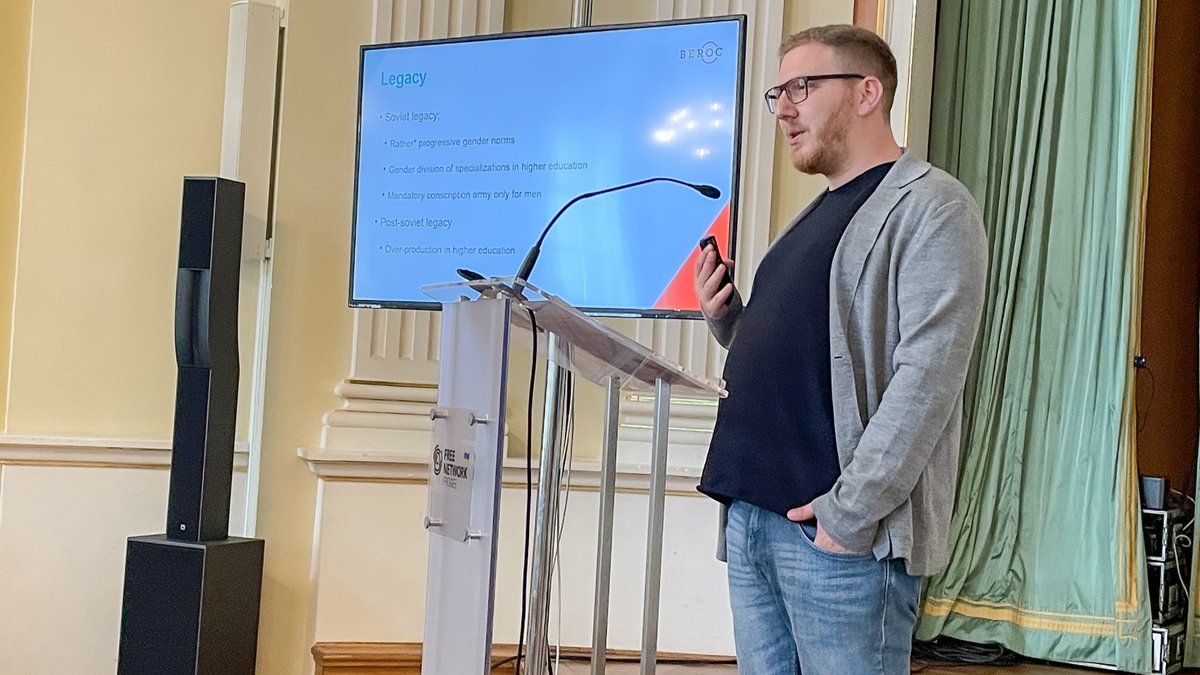 FREEnetworkorg's tweet photo. 📗 Lev Lvovsky from #BEROC research centre talks about gender dimensions of education in Belarus at the #FROGEE conference, held at the Royal Castle in Warsaw @Zamek_Krolewski #FREEnetwork #gender #CenEA https://t.co/hZxXmakuwa