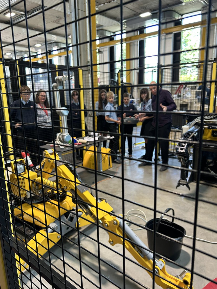 STEMFirst's tweet photo. Co-Bots and robots in action @LancasterUni @LancsUniEng for our #IntrotoRobotics day.

Understanding how automation can help us on the world , setting the context before we continue programming our @LEGOEDUCATION Spike Prime robots to clear up our ‘nuclear waste’
@STEMAmbassadors https://t.co/mdK66yjtWW