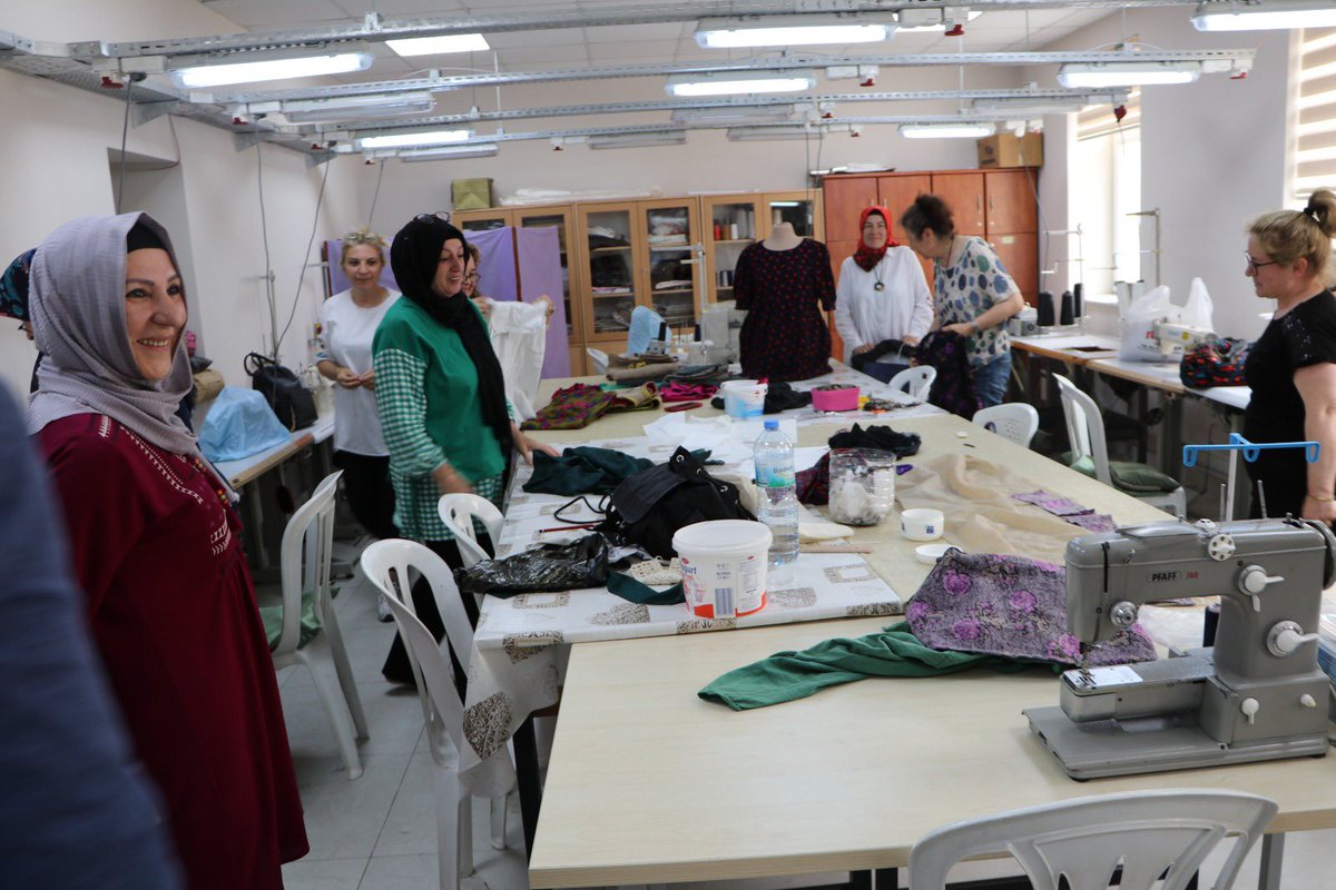 Üç Kuşak Çinti Güzeli Yarışması💫
(Analı-Kızlı-Torunlu)

Sandıklar açıldı, çintilikler dikiliyor…

Hazırlıkar tüm hızıyla devam ediyor

Yarışmacılar çok heyecanlı😊

Büyük Gün 1 TEMMUZ