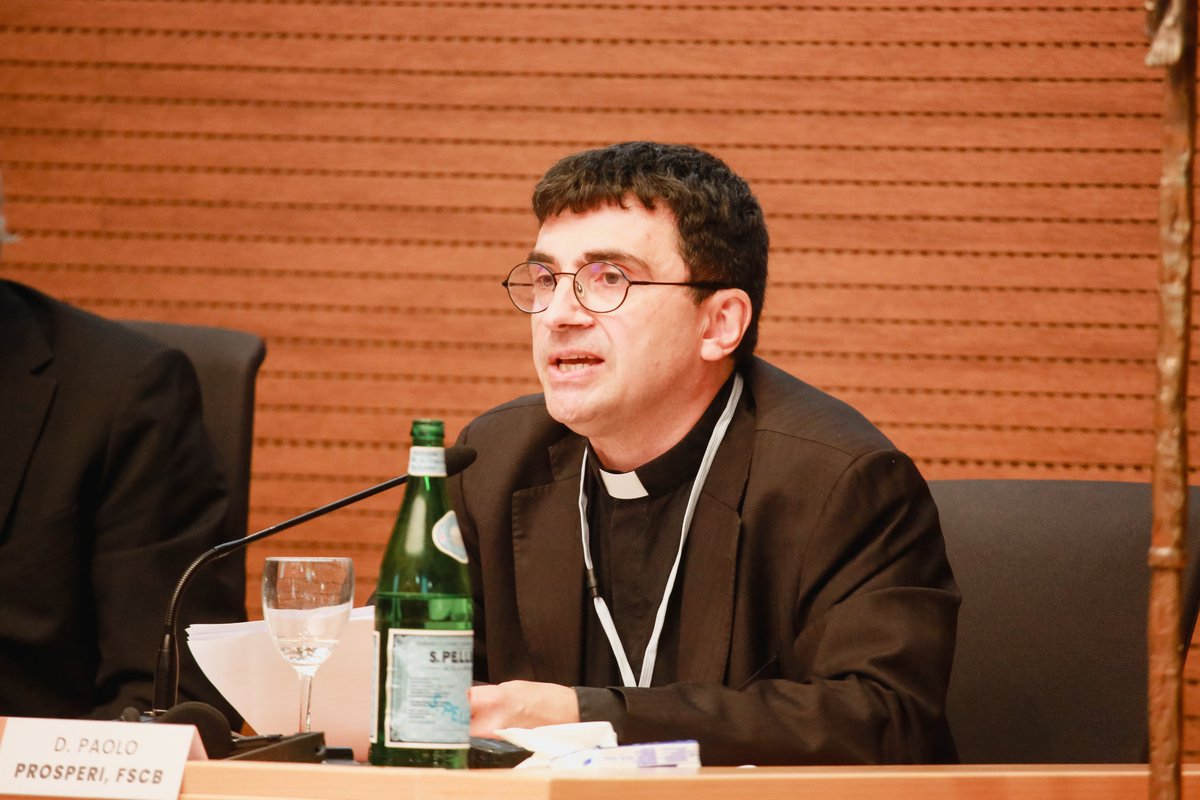 Fr. Prosperi, FSCB, on the place of #movements in the Church, in the light of the Magisterium from 1998 on:

Risks: 1. Self-referentiality 2. Personalisms 3. Petrification of charism

Paths: 1. Humility towards Christ 2. Humility towards those far away 3. Humility towards charism