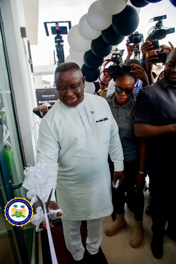 julius_maadabio's tweet photo. On Wednesday, June 21, 2023, I inaugurated the Sonoco Bread Avenue in Wellington, Freetown.
This private sector investment is aligned with my SLPP administration’s vision for sustainable #economicgrowth, #jobcreation and #foodsecurity.
This investment will also boost activities in the informal sector, as more indirect employment will be created for those who wish to partner with Sonoco Bread Avenue as suppliers and resellers, amongst others.
The Sonoco Bread Avenue facility will serve as a bakery for fresh and delicious bakery and confectionery treats as well as a bakery training centre for food technology, with a focus on middle-level manpower training.
The private sector is the engine of economic growth hence we‘ve made concerted efforts to provide a conducive environment to promote private sector investment in #SierraLeone in the past five years.
We will continue to open up the space for more private sector investments to create the desired growth in the economy.
#SLPP4DEVELOPMENT
#5Done5MoreToGo