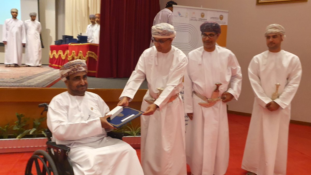 AlshariLRC's tweet photo. #من_ملف_الحصاد ، (30/مايو/2023م): حضور #حفل_تكريم المجتازين لبرنامج #الشهادات_التخصصية للعاملين بمراكز مصادر التعلم؛ وذلك بجامعة السلطان قابوس. https://t.co/ecDTNrqKMg