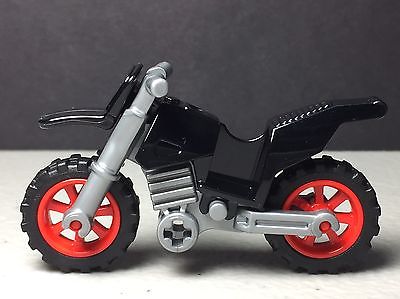 Check your wing mirror for cyclists or motorcyclists riding by before opening your car door. A quick glance could prevent a serious injury!

#GoSafe