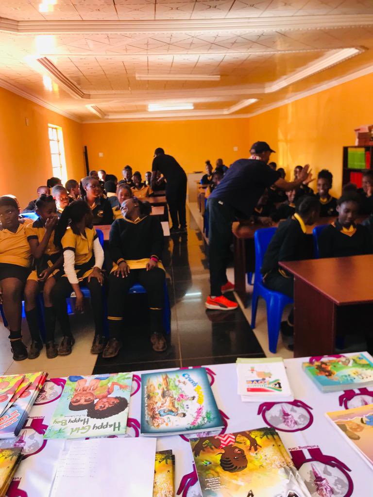 futballinggirls's tweet image. Last week through our partnership with Fortress Running Series, we donated 180 foundation phase reading books to Tshiluvhi Primary &amp;amp; Tshishonga Primary Schools in Venda,  towards their reading programmes &amp;amp; libraries. 

#LearnToReadReadToLearn
#FutballingGirlsNPO