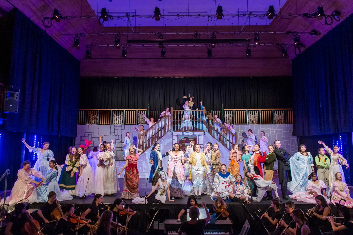 shskdrama's tweet photo. We are so looking forward to our first evening performance tonight at 7pm! There are still some tickets available for this evening! You can purchase them here: https://t.co/ZlWRKSbhjl https://t.co/SCi0kF9INx