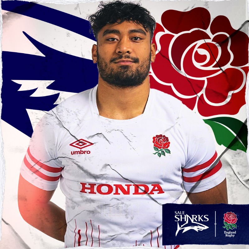SaleSharksRugby's tweet photo. 𝙏𝙄𝙈𝙀 𝙁𝙊𝙍 𝙏𝙃𝙀 𝙆𝙉𝙊𝘾𝙆𝙊𝙐𝙏𝙎

Four of #YourSharks have been named in @EnglandRugby's U20 side to take on France in the semi-final of the World Rugby U20 Championship 🔥.

Congratulations to @SaleSharksAcad Asher, Tristan, Rekeiti and Nye!

We're all behind you 🤝.