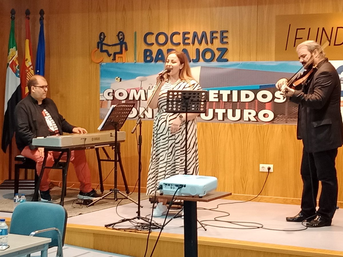 DipdeBadajoz's tweet photo. ✅  El diputado provincial en funciones de Bienestar Social de la Diputación de Badajoz, Abel González, asistió a la celebración del Día Europeo de la Música "Los Derechos Humanos tu Mejor Instrumento".

🏨 El acto se llevó a cabo en la sede de Cocemfe de Badajoz. https://t.co/auTXIYYwut