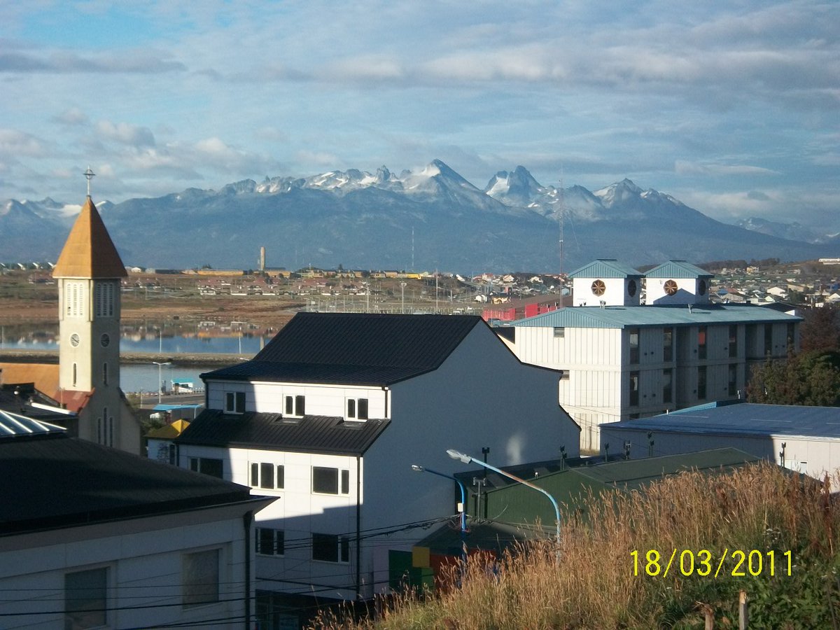 Buen jueves para todos!
#ViajarEsNecesario

#Ushuaia #MonteSusana #TierraDelFuego #Patagonia #Argentina 
Foto: 03/2011  @eduardojacobus