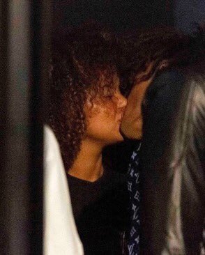 Excludeouf's tweet photo. L’influenceuse #Paola locatelli trompe son mec avec #JadenSmith 😳

Une vidéo a fuiter sur eux elle est poster entièrement dans la Bl0 ⚠️🚨

Si tu like je te l’envoie en privé ❤️ https://t.co/9upWCJB7jv