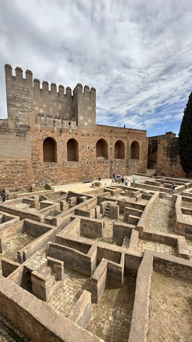 21ll6_'s tweet photo. @Pura_uk قصر الحمراء في غرناطة 🇪🇸 https://t.co/GIVh04RiNl