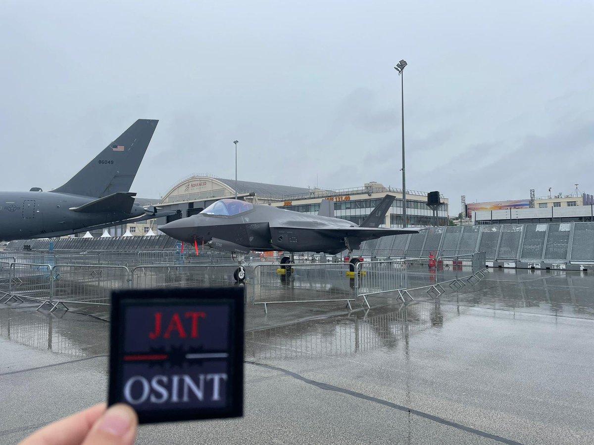 Jatosint's tweet image. Rain + Lighting + Strike Eagle = Perfect!

Kita "kapan ya?" moment dulu~~

#ParisAirShow #PAS23 #F35 #F15