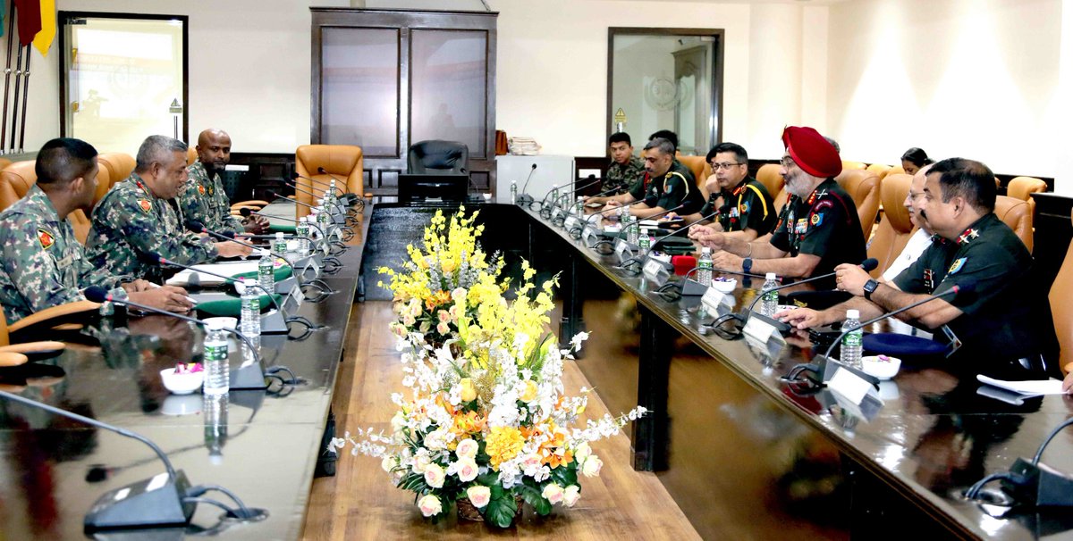 DGNCC Lt Gen Gurbirpal Singh, today held a meeting with Commandant, Marine Corps and Commanding Officer, NCC of the Maldives Brig Gen Wais Waheed in New Delhi.
Read for more: pib.gov.in/PressReleasePa…
<a href="/rajnathsingh/">Rajnath Singh</a> 
<a href="/giridhararamane/">giridhar</a> 
<a href="/HQ_DG_NCC/">National Cadet Corps</a> 
<a href="/HCIMaldives/">India in Maldives</a> 
<a href="/PIB_India/">PIB India</a>