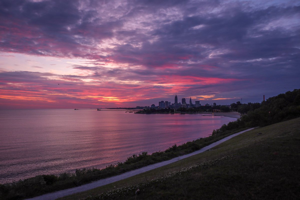 Cleveland sunrise, 6/22 😍 <a href="/TheCLE/">Destination Cleveland</a>
