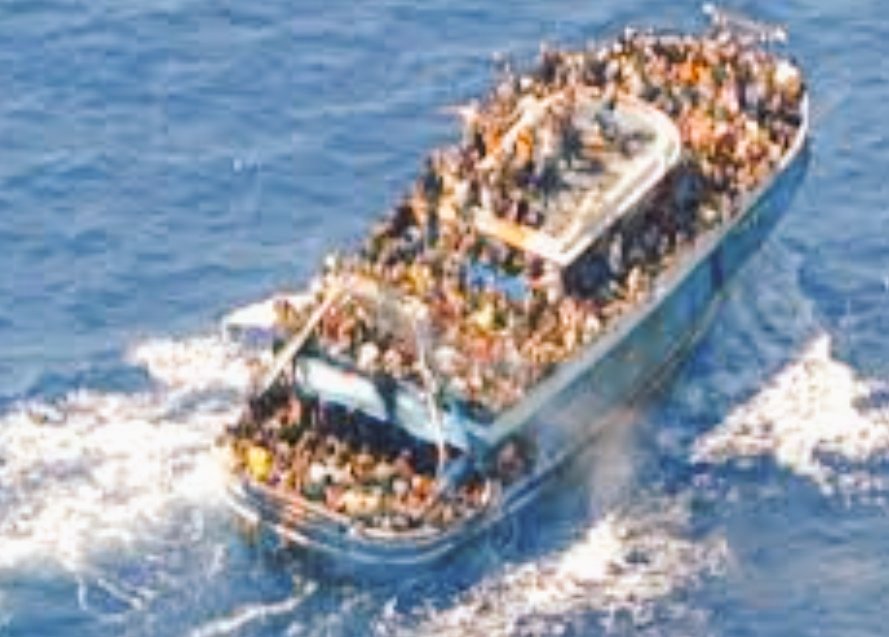 7 days, two boats. 
5 people, 500 people.  
$250,000 per trip, unknown.  
Millionaires, migrants. 
1 teenager, up to 100 children.
😢Great media coverage, silence.
 #ShameOnHEC  #WeatherUpdate   #Loadshedding #TitanicRescue  #ShahzadaDawood #QaziFaezIsa #titanicsubmarine #Titanic