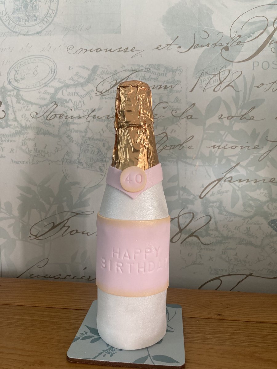 LouBcakes's tweet photo. Yes of course I said I can make a #prosecco #bottle out of #flowerpaste Why wouldn’t I?!?!?! 😱🥵 Well…… https://t.co/nvn0ZKAoqS