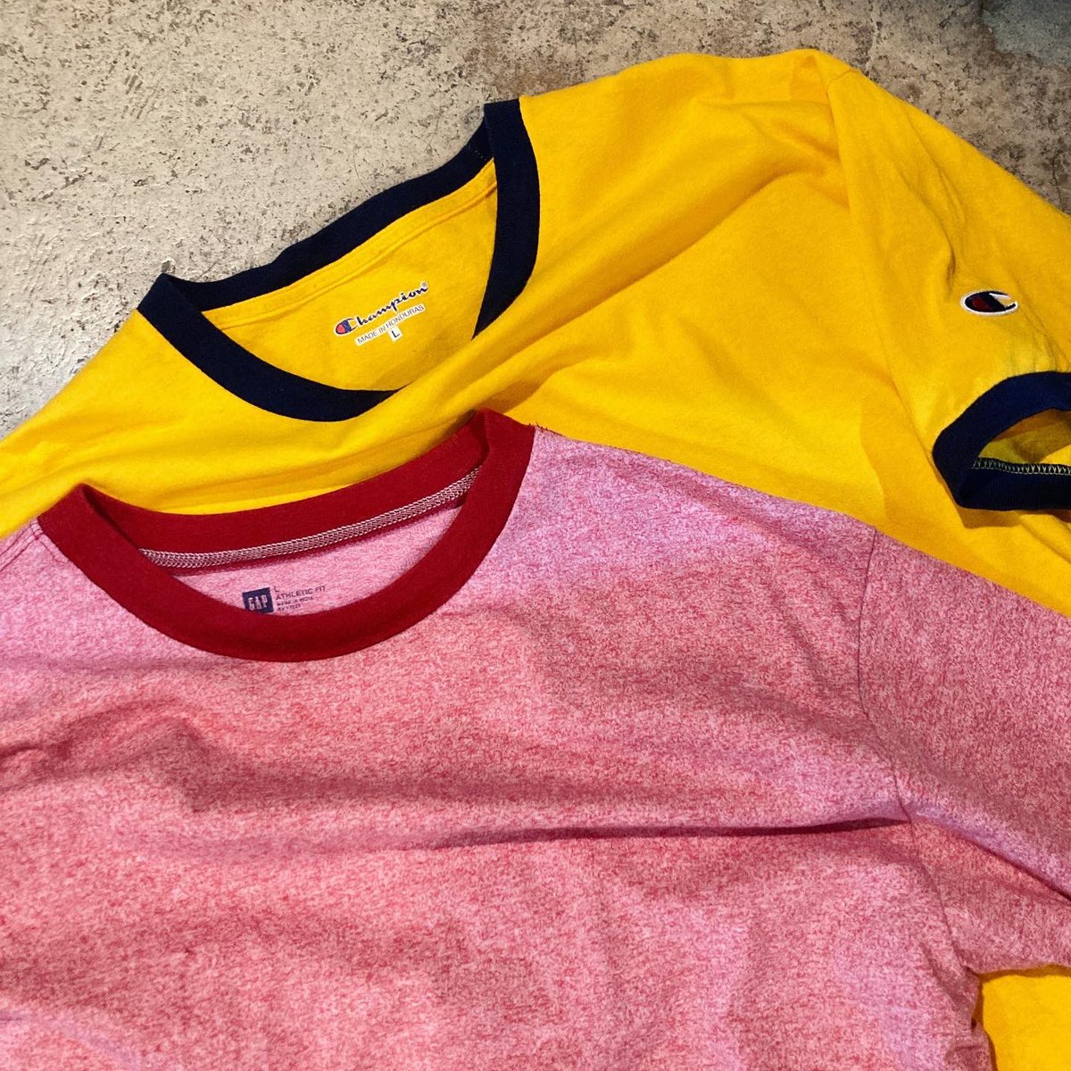 sunflower20107's tweet image. -
00's GAP &amp;amp; Champion 無地リンガーTシャツ
sizeL相当 3,790円
-
どちらもデニムや軍パン合わせたくなる配色ですね！
-
#OLDGAP #Champion  #甲府 #山梨 #Sunflower #山梨古着屋 #古着屋Sunflower #古着屋 #USA #Vintage #OLD #Mensvintage #Ladiesvintage