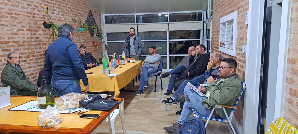 En mi Rol de Vocal del Club Náutico Barranqueras participe de una reunión de comisión a fin de tratar temas de actualización de precios Mes de Julio y balance de acciones llevadas a cabo en el predio del Río Negro y Río Tragadero. 
Seguinos en redes:
instagram.com/clubnauticobar…