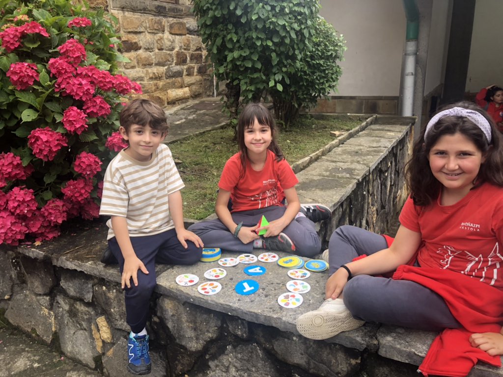 Eta hemen atzoko urteeraren argazki batzuk ATXONDOTIK