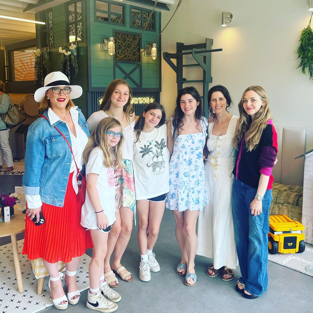 SeyfriedUpdates's tweet photo. Amanda Seyfried at the #Makeitcute event yesterday. https://t.co/KdumT7BmGf