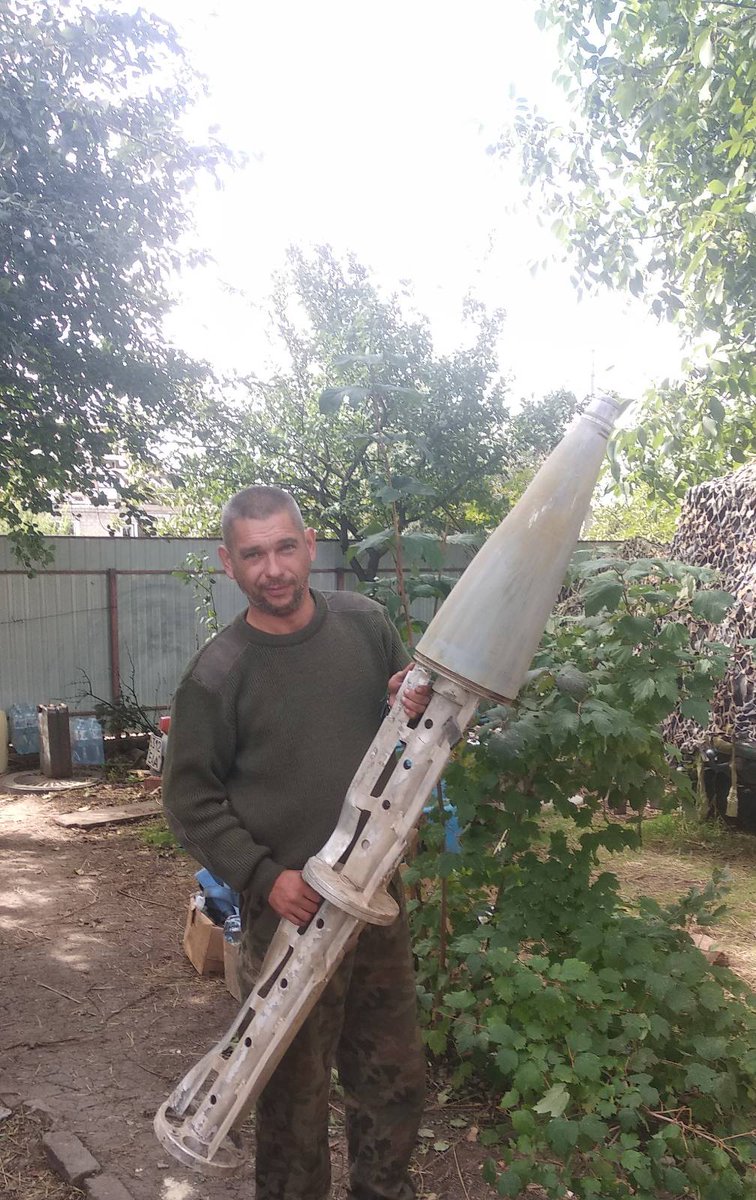 Три брати Томчуки з Коломиї, справжні патріоти України, служать в одному батальйоні, в одному підрозділі - роті вогневої підтримки 77-го Коломийського батальйону 102-ої бригади ТрО. Дружно 24 лютого 2022 року вступили до лав Збройних Сил України.