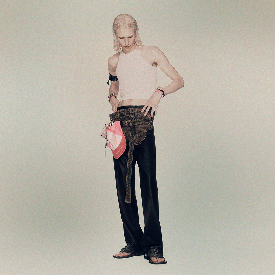 acnestudios's tweet photo. Roadmap to an alternative persona: playful silhouettes and layered-up looks are taken to the extreme in the #AcneStudios SS24 menswear collection.

Photographer: #JordanHemingway 
Stylist: #LeopoldDuchemin https://t.co/nRxleyDinC