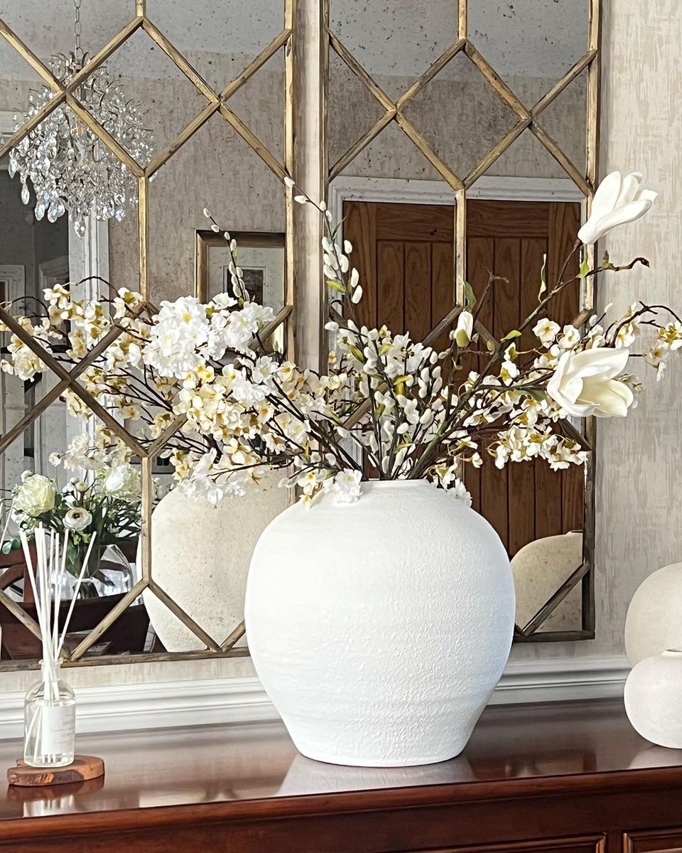BHS_UK's tweet image. Loving these oversized vases!  Wouldn't it be great if BHS started a home range again 🤔🤷‍♀️ If we did, what would you want to see from us?

#BHS #LightingRange #HomeRange #Question #QuestionTime #HelpUsOut #WhatwouldYouWant #CustomersMatter #CustomerOpinions #YourThoughtsCount