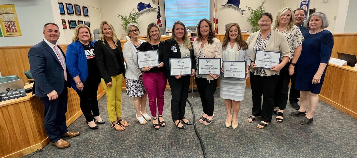 🍎ASPIRING TO GROW AS LEADERS🍎

Congratulations to the ten @MCSDFlorida educators who have earned their School Principal Certification after attending the Aspiring Principal Academy!

#ALLINMartin👊