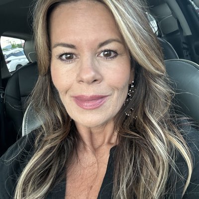 JulieACrow's tweet photo. #NewProfilePic https://t.co/OPmXU7TNKf